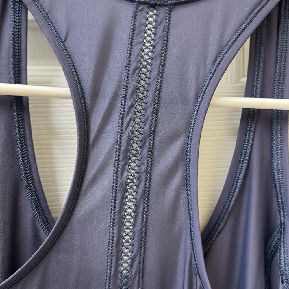 LIKE NEW! Lululemon Sculpt It Singlet - Picture 9 of 14